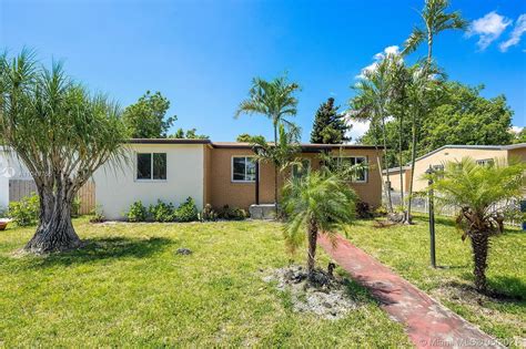 1095 ne 155th st north miami beach fl 33162  The Zestimate for this house is $412,300, which has decreased by $1,200 in the last 30 days